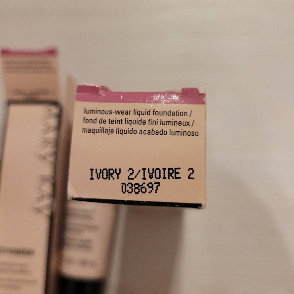 Nib.Mary Kay Timewise Foundation - Ivory 2. For All Skin Types. 3 Available.